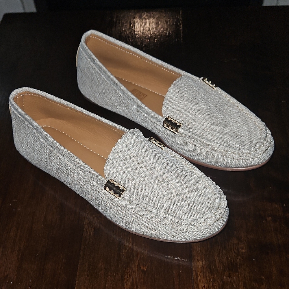 *NWOT* Elegant Khaki/Tan Loafers for Women